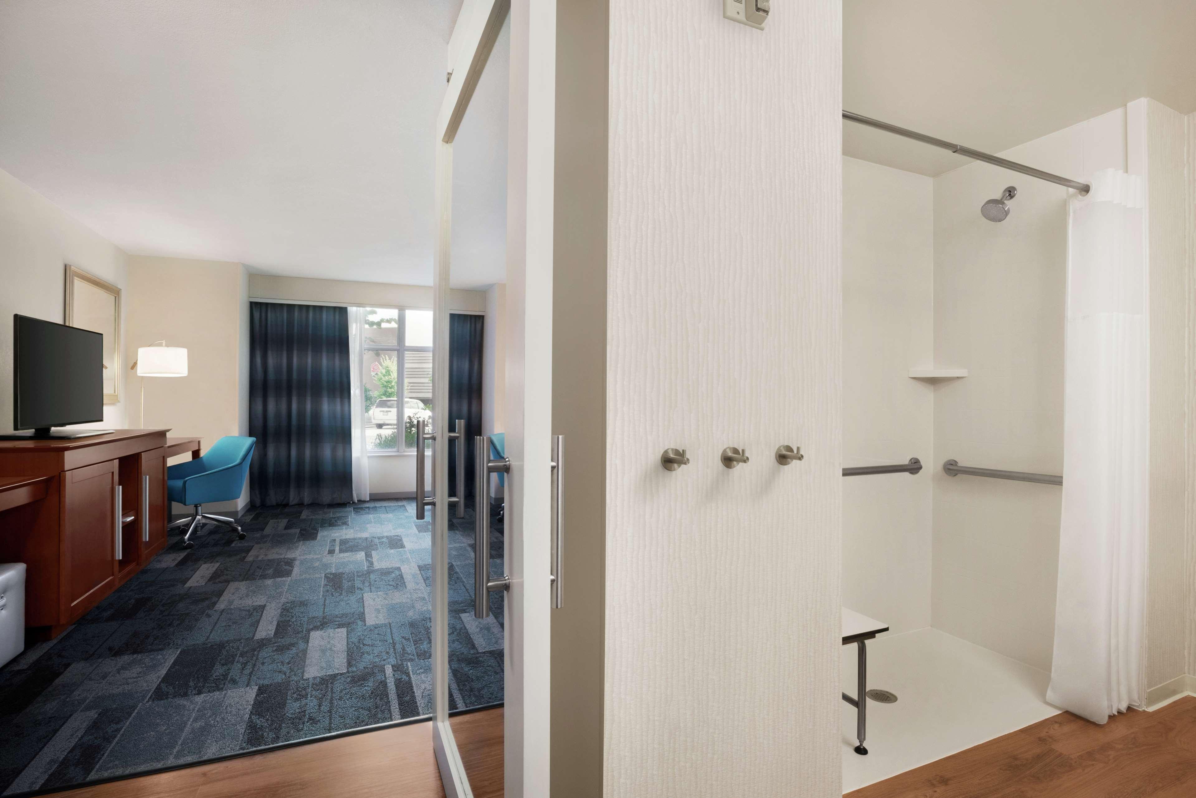 Hampton & Chicago O'hare Hotel 3*