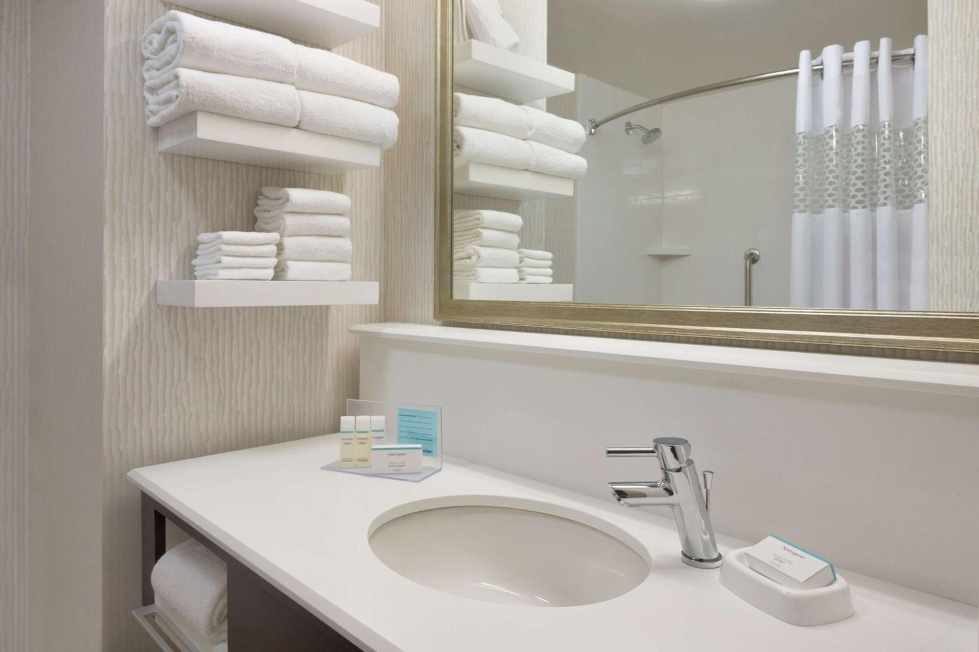 Hotel Hampton & Chicago O'hare 3*