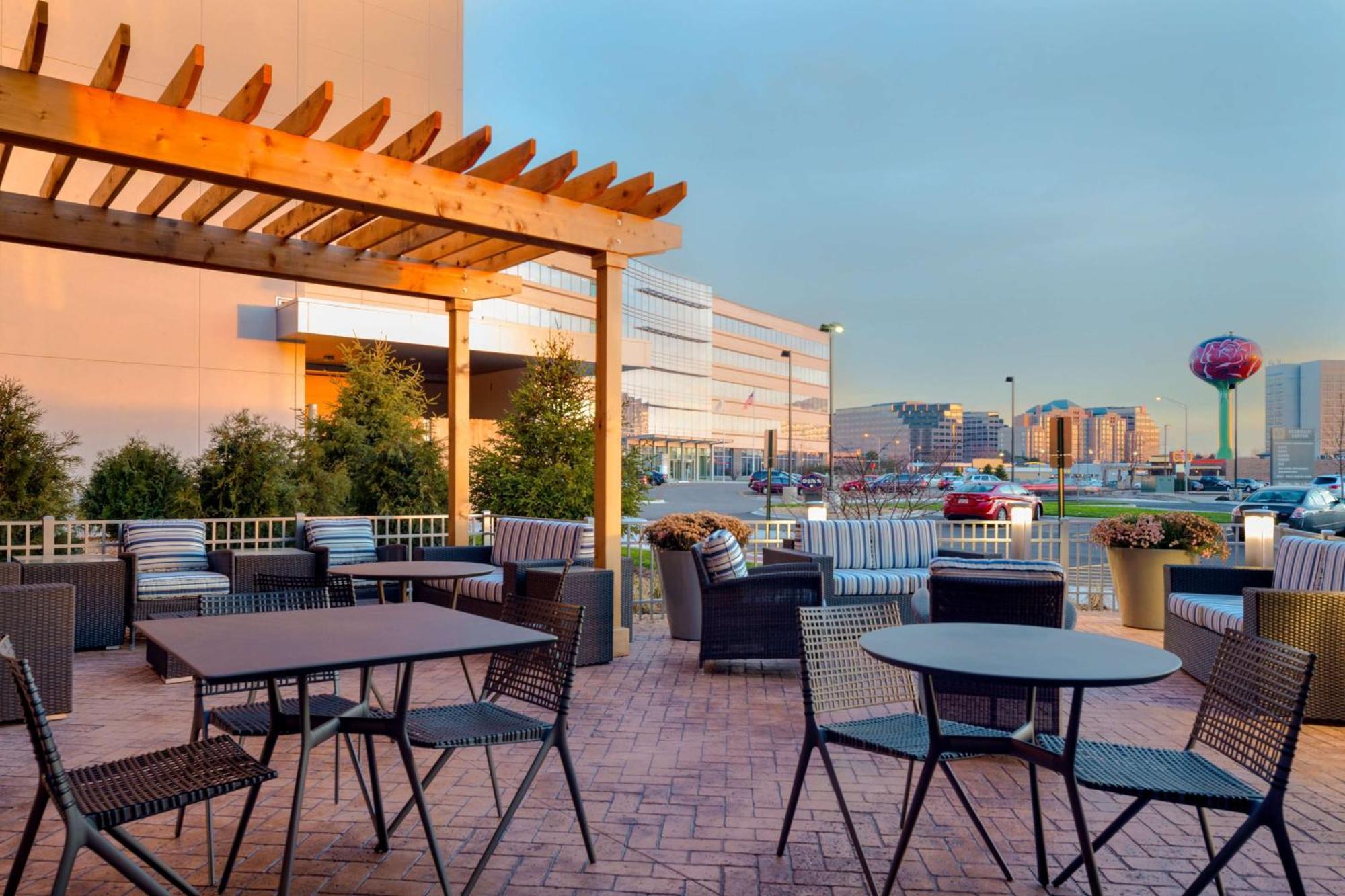 Hampton & Chicago O'hare Hotel