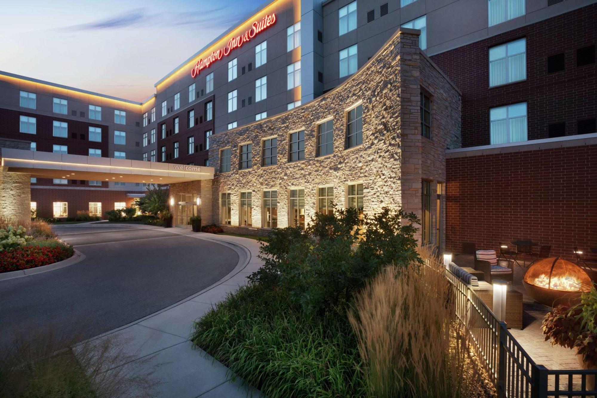Hampton & Chicago O'hare Hotel 3*