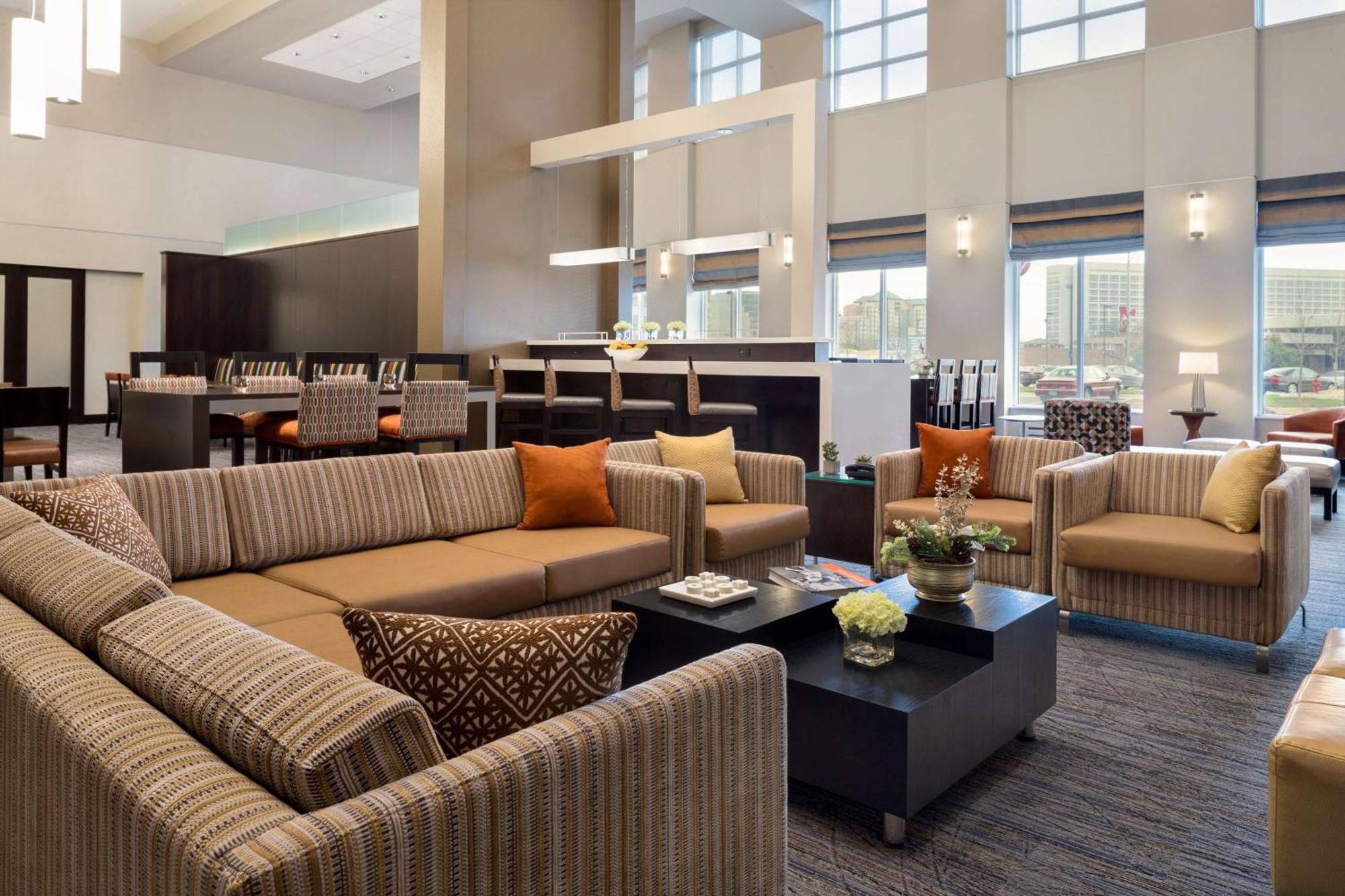 Hampton & Chicago O'hare Hotel 3*